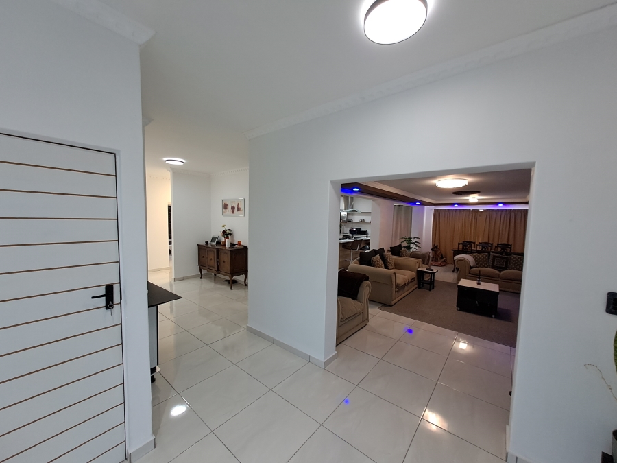 4 Bedroom Property for Sale in Britannica Heights Western Cape